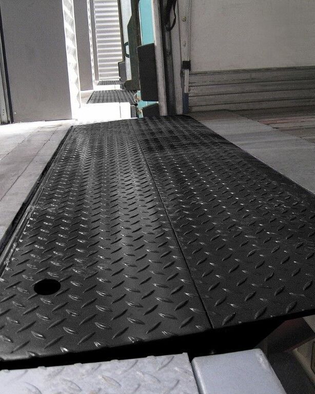 Mini niveleur Stertil Dock Products France d’équipement de quai